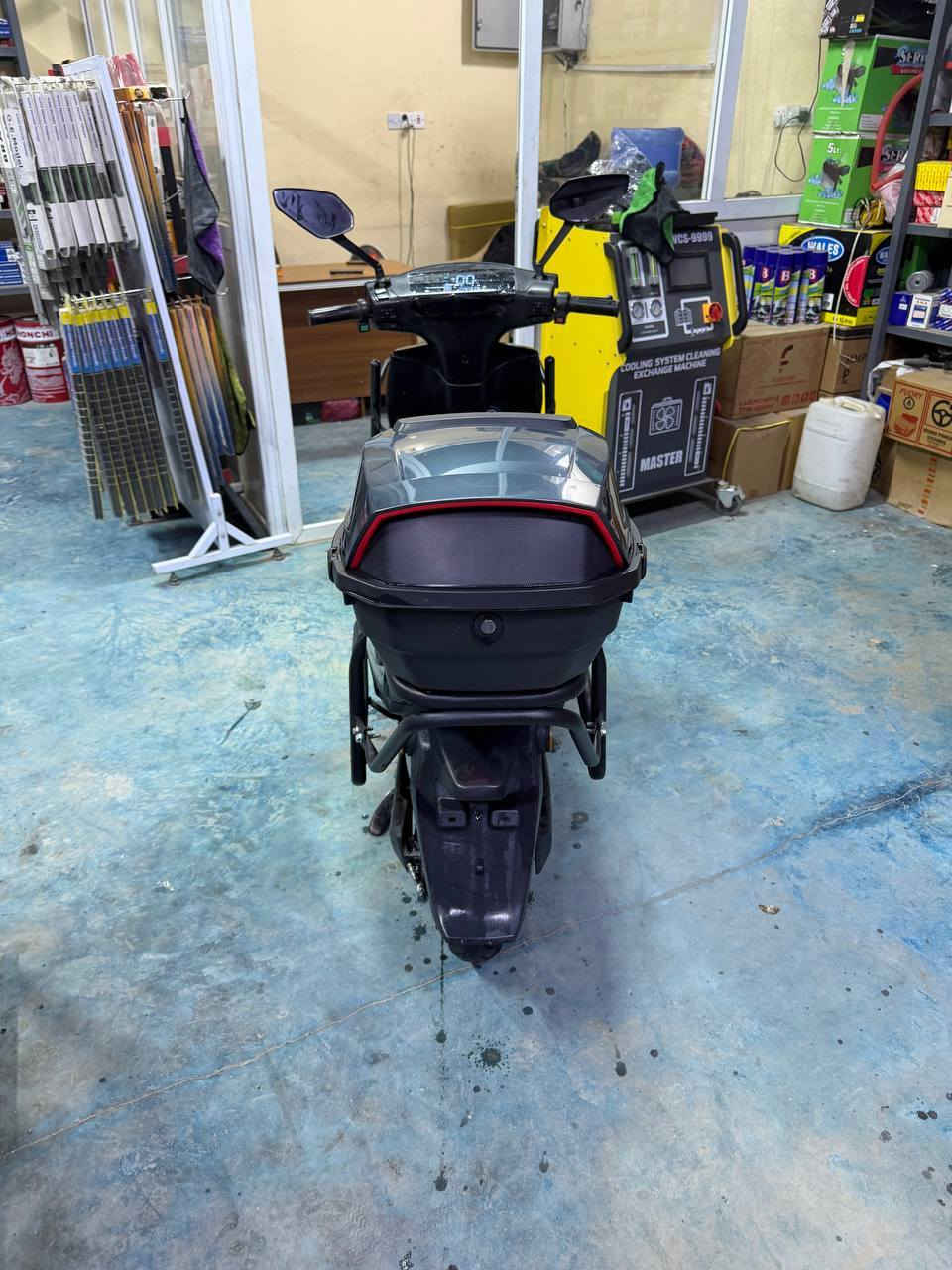 سلام عليكم ماطور شحن للبيع موديل 25نوعه كوري مشدود قبل شهر ونص موطور حيل جديد على ايدي من البيت للمحل بطارياته وين متريد روح افحصهن شرط ضمان كهربائية كلها شغاله موطور اخو الجديد سرعته 85حقيقي +بي ديجي السعر 750وبي مجال متوازي على بيعته رقم الهاتف *********** مكاني الرمادي شارع 40
