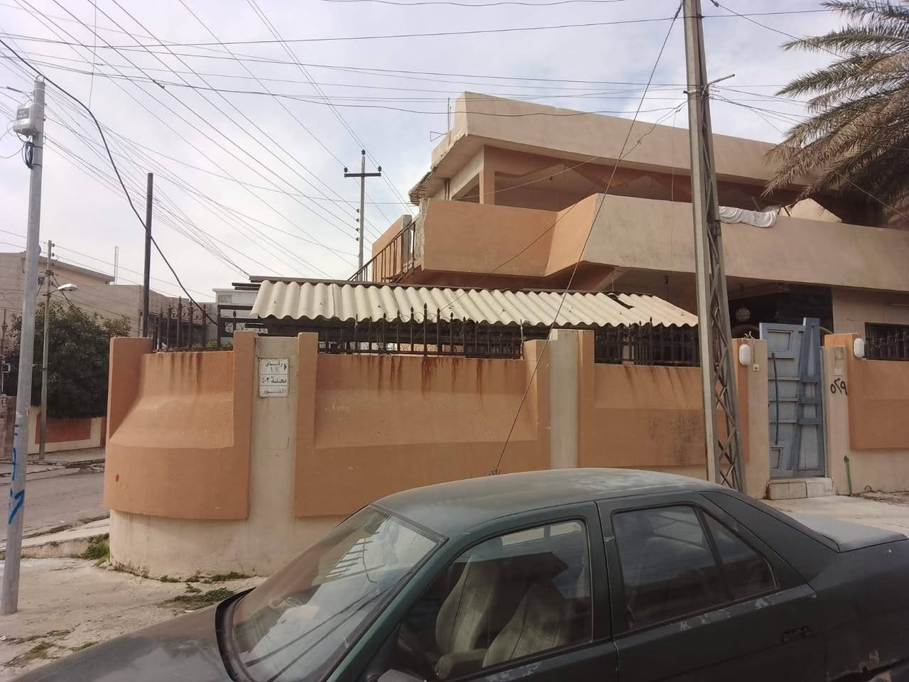 دار للايجار 
موقع/حي النور 
مساحة/٢٨٠م 
طابقين طابق الاول يحتوي على غرفتين نوم هول مطبخ استقبال صحيات كراج حديقة طابق الثاني ٣غرف نوم هول مطبخ صحيات الاستفسار مراسله صفحة او الاتصال على الأرقام التالية 
***********
***********ابوايمن 
***********ابوراكان 
يستقبل مكتب قصر النيل العروض السكنية وا تجارية وا زراعيه يوجد لدينا مقاولات باكادر هندسي متخصص في مجال البناء يوجد لدينا محامين متميزين في كافه القضايه عنوان المكتب موصل حي النور مقابل المستوصف مكتب قصر النيل
