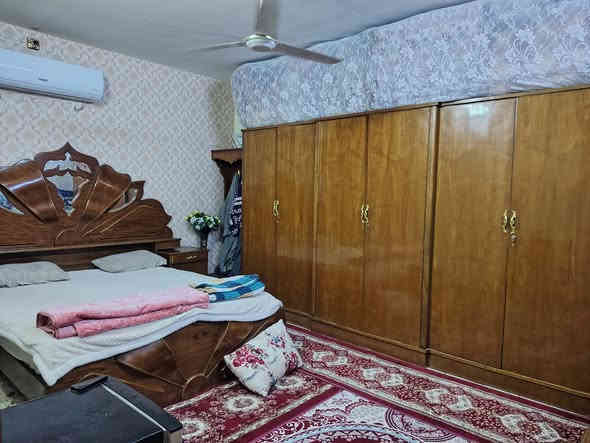 سلام عليكم دار للبيع
مساحا 150 م جبها 10
استقبال صاله مطبح غرفه نوم  حمام مناور ٢ طابق الأول
3غرف نوم صاله حمام ٣في٣ طابق ثاني
سطح بي غرفه كامله ٤في ٥
البلديات مقابل نادي صناعه اول شارع على شارع العام
شارع 10 عريض بصف ركن ***********
