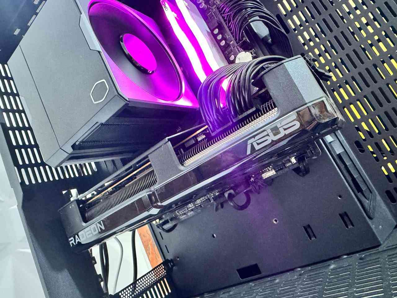 سلام عليكم
سيت اب كامل للبيع والتفاصيل جوة

الكيس:
AMD R5 5500 TRY
GIGABYTE AORUS ELITE B550M
TFORCE DELTA 16GB 8x2 3200MHZ RGB
ASUS DUAL RX 7800 XT 16GB
PSU FSP HYDRO G 1000W GOLD FULLY
COOLERMASTER APEX 612 هوائي
CASE COOLMAN
الكيس بدون فانات انطيك ويا كت من فانتك وفان اضافية تشدهن او لا براحتك

سعر الكيس بوحده 1,300,000 وبي مجال بسيط

الشاشة:
REDRAGON GM27X5QIPS
27inch
2K
IPS
200Hz
1ms
10bit
ستاند متحرك
السعر: 250 الف وبيها مجال بسيط

الups:
FARBER SOHO 1KV ONLINE
حالته جيدة والبطاريات عمرهن زين
السعر: 200 الف وبي مجال

الماوس:
LOGITECH PRO X SUPERLIGHT
125 الف وبي مجال بسيط

الكيبورد:
AULA F75
ابيض ويا كيكابس بيض شفافه
50 الف قفل

السماعة:
HYPER X CLOUD 3 واير
حالها حال الجديد
75 الف

كل القطع نظيفة ومتوفر توصيل بغداد ومحافظات
العنوان: بغداد المشتل او كرادة
الرقم: ***********
