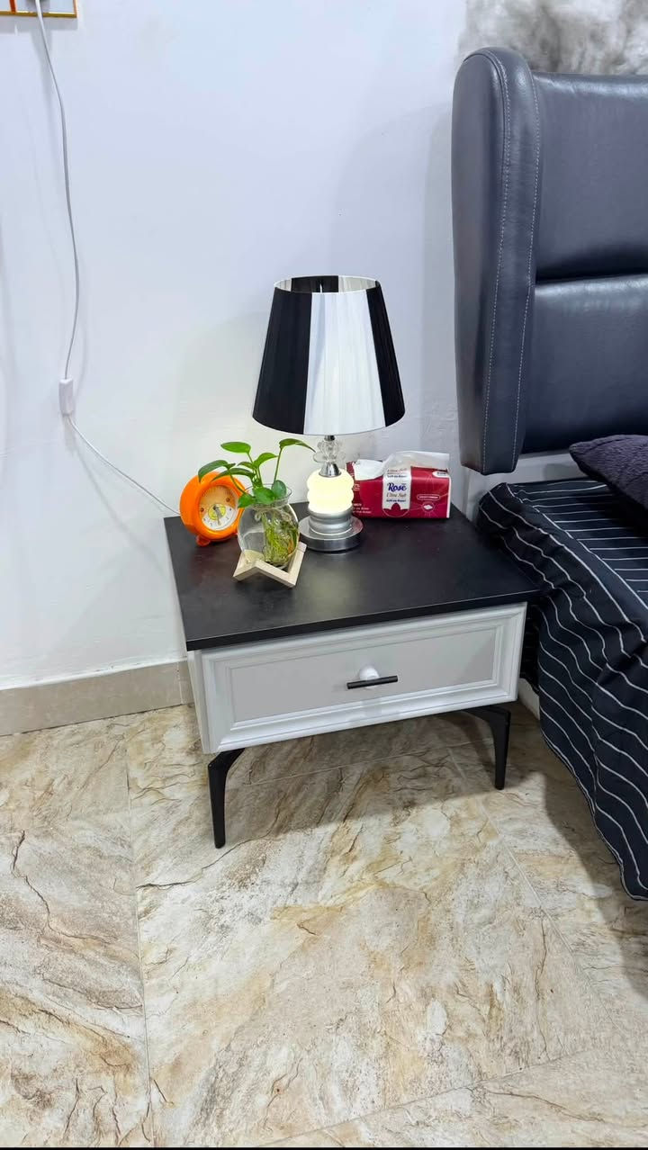 غرفة نوم نفر واحد للبيع اخو جديد مكاني كربلاء
سعر مليون ونص 
للاستفسار ***********
