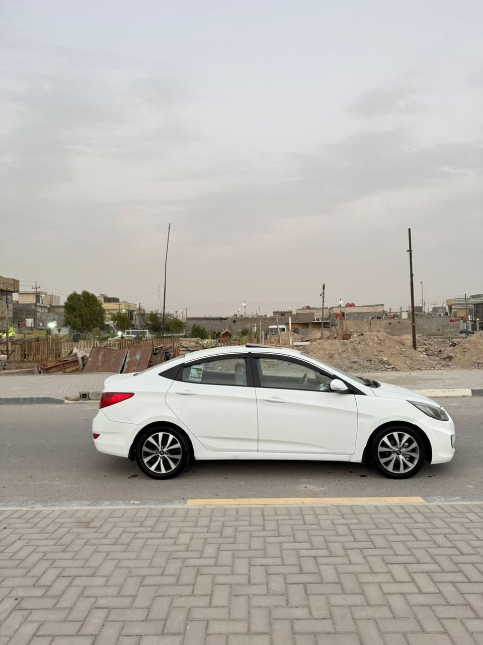 سلام وعليكم شباب هونداي اكسند خليجي مديل 2015 سنويه جديده الغايه 30 فول موصفات مكينه 1600 فول مصفات فتحه شاشه تحكم جهتين مكينه كير كفاله صبغ دوسه فقط باقي مكفول سعر 93 وبيه مجال الطيبين بيع او مراوس العنون بصره مكلف بل نشر الاستفسار ع هاذ رقم ***********
