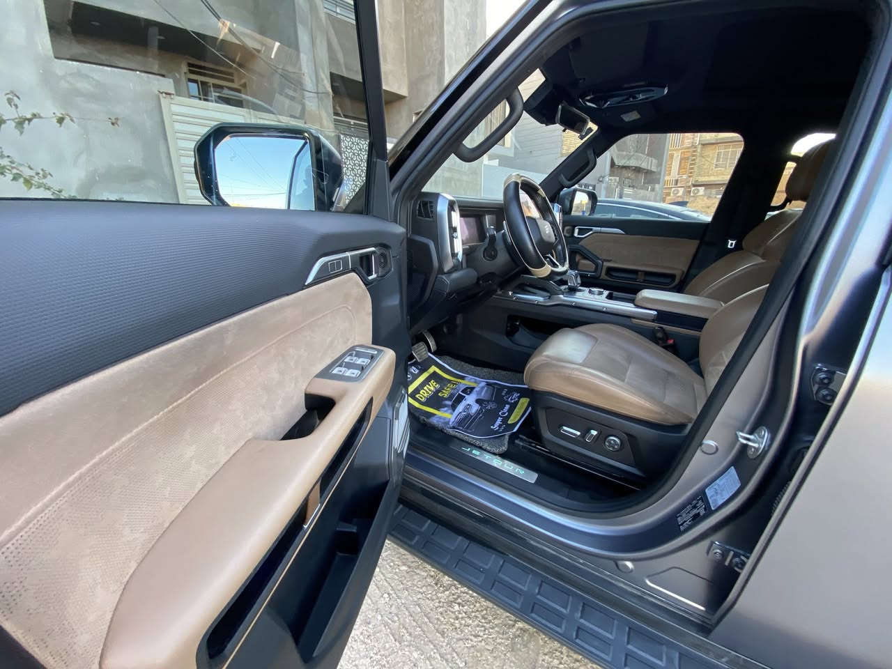 جيتور t2 موديل 2024 وكالة هارلم داخلة الضمان ماشيه ٤٧ الف رقم بغداد لون الطافي المميز مضيوفلله فوك الجامه الاماميه كشافات اصليه ام المليون مال بر سياره جديدة وحلوه كلش ميحتاج نذكر مواصفاته معروفه فقط بيه رصعه صغيره وشخط صغير فقط 
السعر 230 ورقة قفل بدون اي عملة رجاءً
مكانه بغداد 
***********
