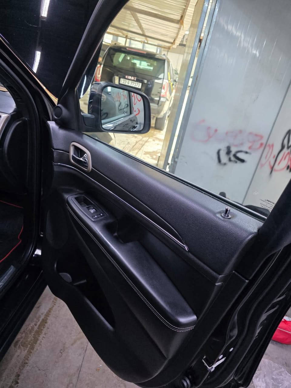 جيب شيروكي اصل 2017
فول لمتد فور ويل تحكم ستيرن كشن تدفئه كهرباء 
صبغ جاملغ وبنيد باب سايق تبديل بلاد سياره نظيفه حيل مال جني تخم تاير حداديه كله جاهزه اي نقص مابيه رقم أربيل سنويه جديده هزه جديده تحويل مباشر عنوان بغداد حي الجهاد ***********
