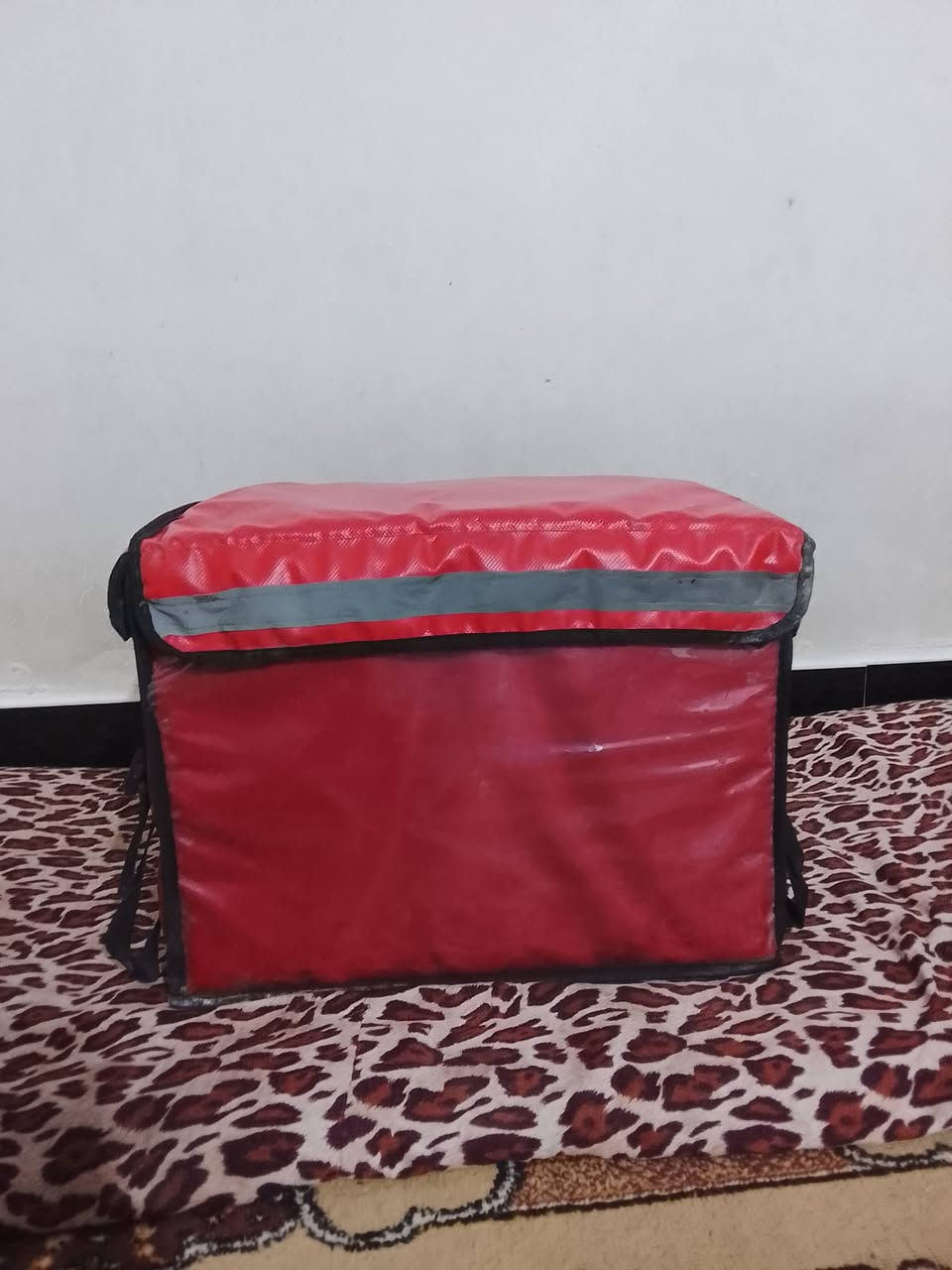 صندوق دلفري لبيع السعر15الف وبي مجال رقم الهاتف ***********
