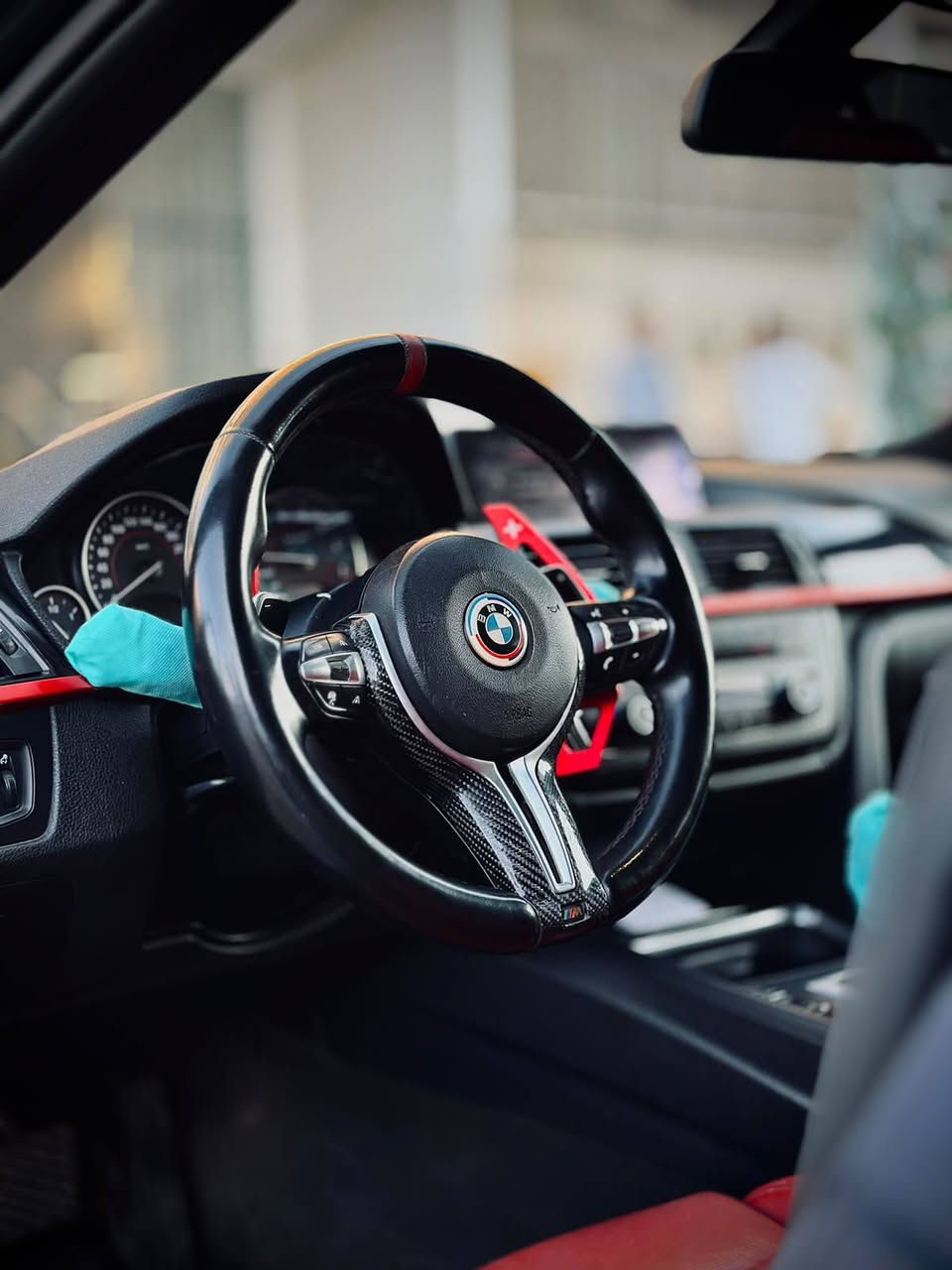 الموديل: BMW 320i موديل 2014.

 الحالة: فابريكا بالكامل من الداخل، ورشة خارجي (ما عدا السقف) للتجميل فقط (بحالة ممتازة).

 العداد: 245,000 كم (صيانة دورية).

 الرخصة: سارية لمدة سنة.

 المرور: مرور السلام.

✨ مميزات الـ 320i:
 تصميم رياضي خالد يخطف الأنظار.
 نظام دفع يمنحك ثقة وأداء ألماني لا يضاهى.
 حالة صاج وميكانيكا تعكس الاهتمام بالسيارة.

السعر لي سرعه البيع 

للتواصل او الاستفسارات علي رقم :٠١١٢٠١٧٥٢٤٨ القاهرة, مصر


**إذا كنت صاحب هذا الإعلان وتريد حذفه لأي سبب، رجاءا أرسل رسالة إلى الدعم الفني**