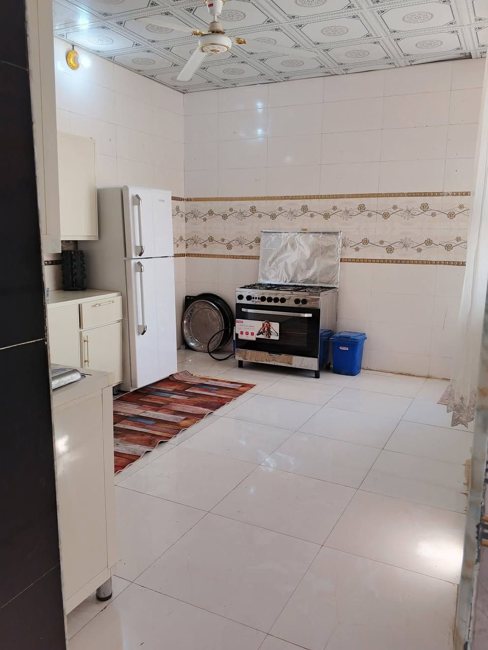 بيت للبيع مساحتة ٤٥٠متر يتكون غرفتين نوم وهول ومطبخ وصحيات داخلية وخارجية قرب محطة عبيد السلطان وتوجد قطعة أرض مساحتها ٣٥٠ متر من غير البيت للاتصال
***********
