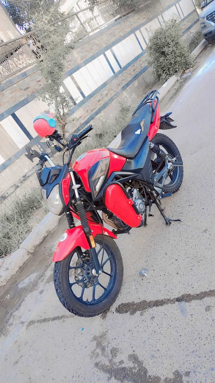 السلام عليكم دراجه Rk موديل 2022 مكينه 200
رقم وسنويه بغداد بسم الشركه بس متتحول
 قبل سبوع سويت الها ادامه تاير امامي باكستاني جديد ودسكات بريك اماميه جديده ويل خلفي جديد بنزات بريك خلفيه جديده دراجه حلوه ونضيفه
مكينه خير من الله نضيفه دراجه حلوه ما نقصها  شي
رزانه بل سياقه كعدتها مريحه كهربائياتها كلها شغاله من الف لل. ياء فقط بكلايت خلفي يرادله كلوب محترك
اما الباقي دشبول مازده اشاير دبل اشاره كيج بأنزين مازه شادلها زينون ودراجه مامتعبها شيوكف بيها كبل اسوي معدل شرط فوك ل100 شلعه فول بحيث تجي تطلع تراي تقتنع يله تأخذها واني لو ما حتاجيت فلوس ما ابيعها    السعر مليون و100 وبيها مجال
العنوان بغداد  حي الجهاد الرقم *********** وبيه واتساب
