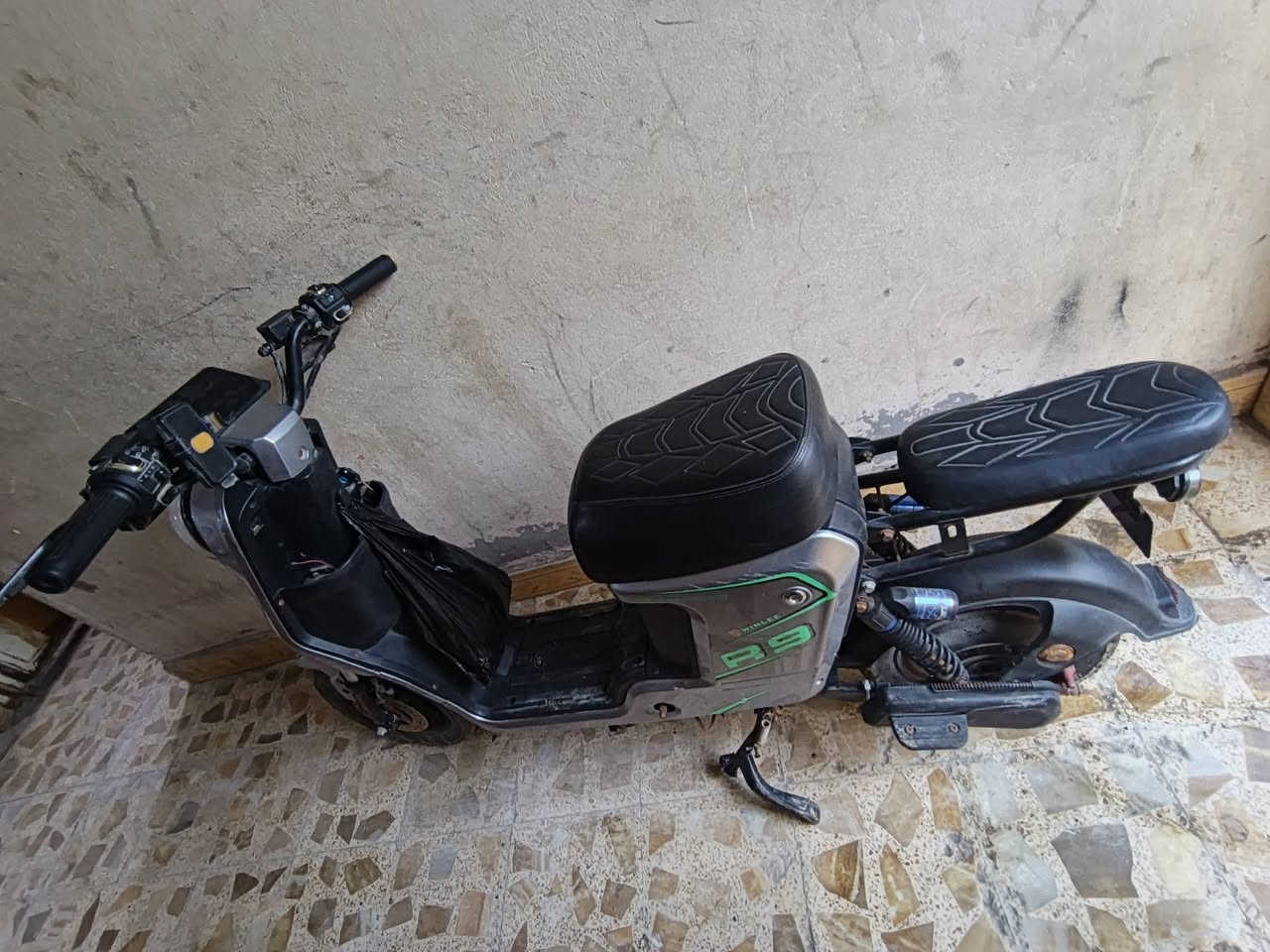 السلام عليكم دراجه شحن للبيع شوفت عينك مديل 2025 تخبل بل مشي شحنها حلوو سعر 325 وبيهه مجال بطاريات اكبر شي 32 امبير مكان بصره مقابيل صناعيه حمدان رقمي متوفر بس واتساب وشريحه ***********
