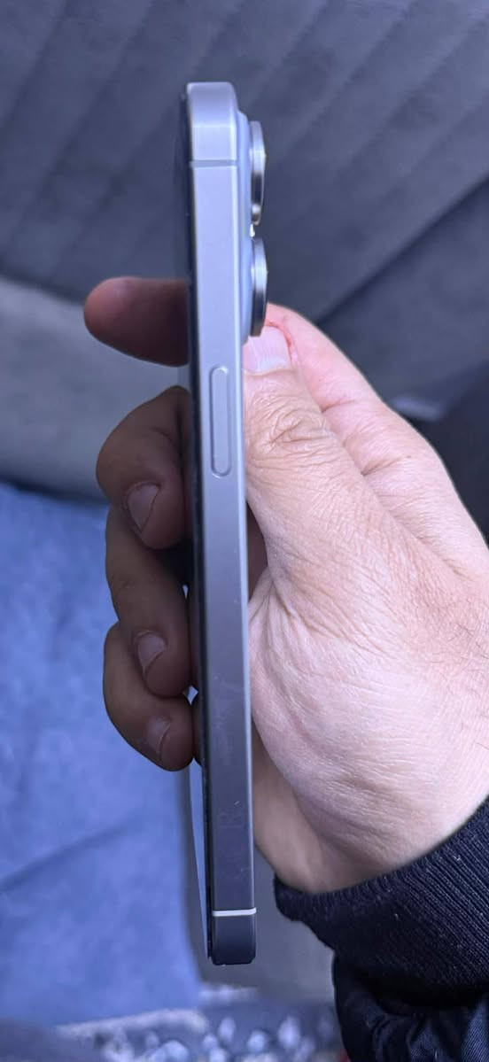 أيفون 15 برو ماكس شرق اوسط ضمان ماستر مكفول من كولشي وتر بروف ذاكره 256 ظهر تيتانيوم السعر مليون دينار عراقي ***********
