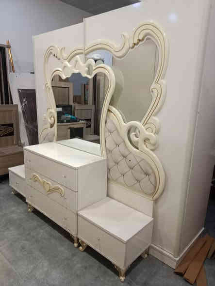 غرفة نوم للبيع مع شد ونقل ودوشك واصل للبيت سعر 350 للتواصل ***********
