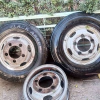 زوج تاير مع ثلاث وياله للبيع السعر 125 وبيهن مجال 07713421664