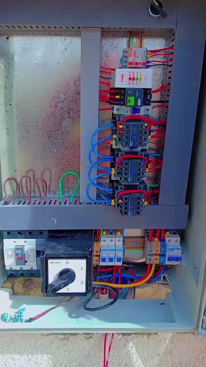 السلام عليكم  بورد #ats متكون من ثلاث مصادر وطني مولده شارع ومولده بيت 🏠 
حمل 50 A المواد المستخدمه من شركه #جنت_الصينيه
مع حمايه خط الاناره 
سلكتر تحويل فيزات 
موقع العمل كربلاء 
الاستفسار
***********
