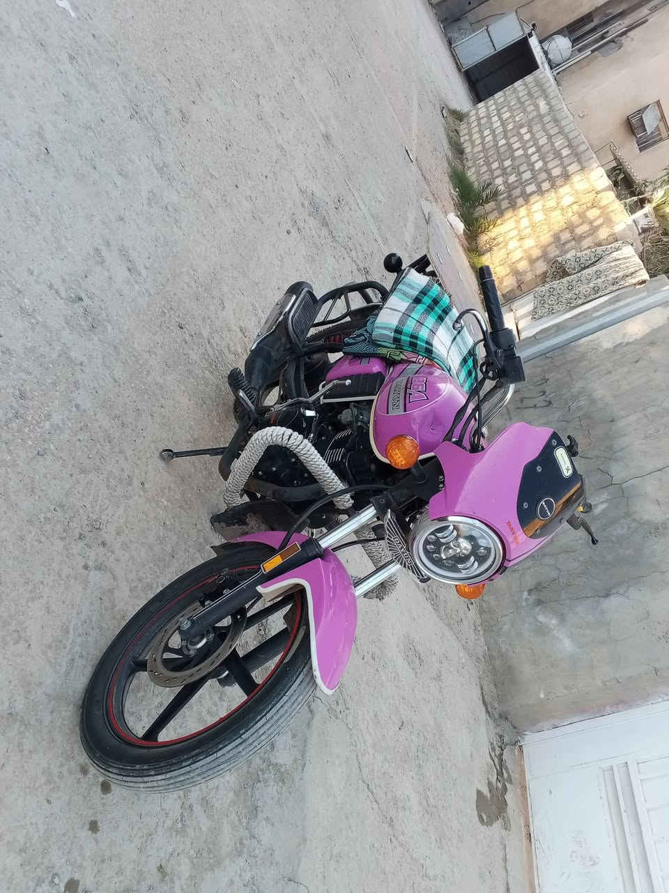 السلام عليكم ورحمه الله وبركاته دراجه ديوان موديل 23مرقمه كربلاء تحويل ثاني يوم دراجه مكينه 200سيسي شغله معدل يخبل  دلفري ما مشتغله لون مميز بنفسجي سويج سجينه سعر مليونين 50بيها مجال حك الجيه مكاني سكندريه الحصوه تصل بيك خير ودلل***********
***********
