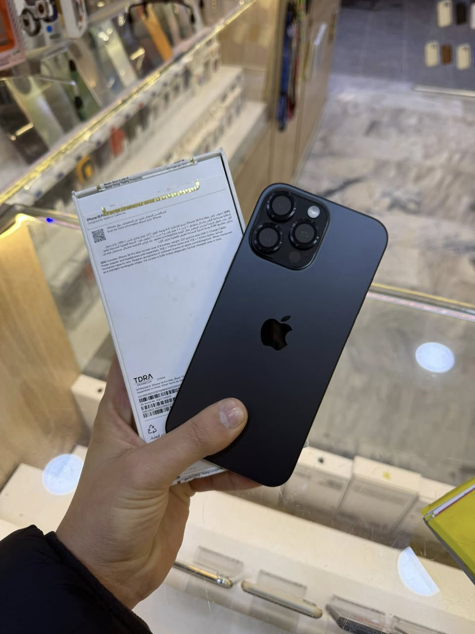 ايفون 16 برو ماكس الذاكرة 256 البطارية 100 الضمان ماستر داخل الضمان الجهاز بعدة فول نضافة لوك زلغ مابيه كامل ملحقاتة باكيت وكيبل الجهاز جديد بمعنى الكلمة 
للبيع السعر مليون و380  مكاني بغداد السيدية الشارع التجاري
للتواصل على الرقم ***********
