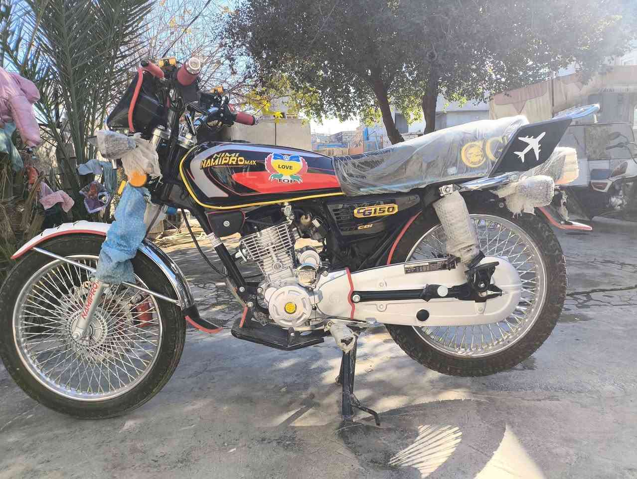 السلام عليكم .دراجه للبيع
موديل 2025 
5گير
صار شهر ونص من شاده بعده صفر 
سويج عدد 2 كهربائيات كامله 
اوراق موجوده 
كامل مكمل 
السعر 900
خاص موجود رقم ***********💥🧡
