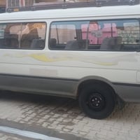 فوتو الوان باسمي رقم انگليزي بيها بس طخه بالباب مال العبري موضحها بالص...