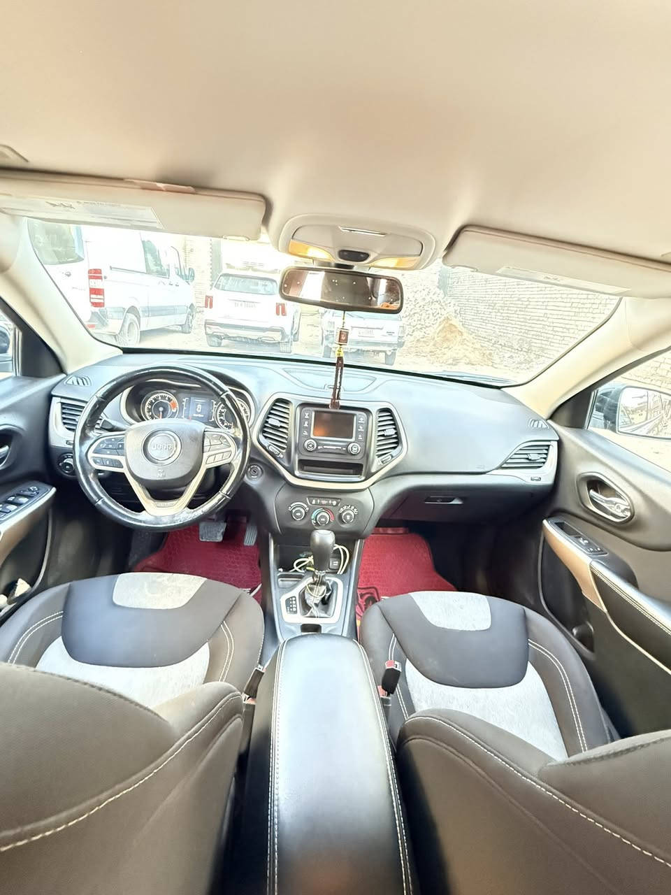 جيب شيروكي بزون
لون اسود 
موديل 2018 
رقم نجف إنكليزي بأسمي 
ماشيه 47 
كلين فقط بارد جاملغ جه السائق سطحي فقط 
مواصفات فول عدى الفتحه 
محرك 6 سلندر 3.200 
مكينه وكير مكفول 
العنوان النجف الأشرف 
غير متواجد على الفيس فقط اتصال 
للاتصال :***********
