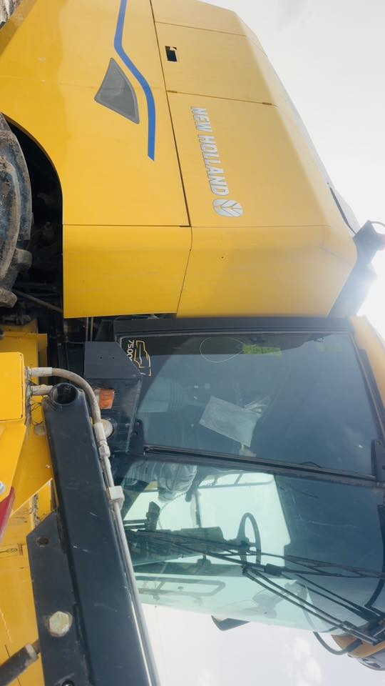 السلام عليكم حاصد للبيع
موديل ٢٥
مكينة فول كهربائي
غربيل كهربائي 
تاير حرفش
ساعات العمل ٣٠٠
مكينة زيرو 
ستفسار
***********
