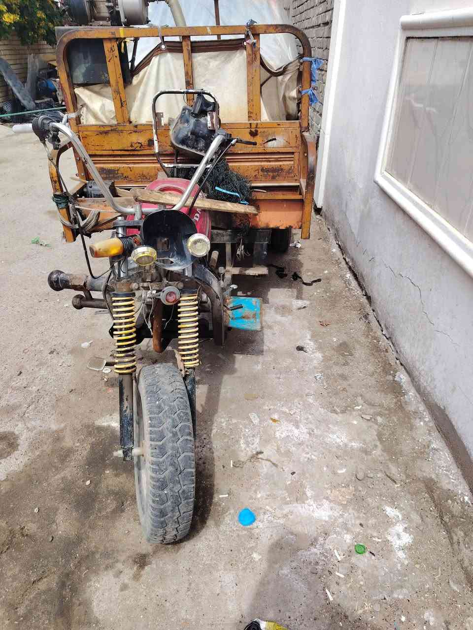 ستوته للبيع شغاله نكره ٢٥٠ وبيها مجال بغداد الشعله الخطيب الزراعي محركها ٢٢ ***********
