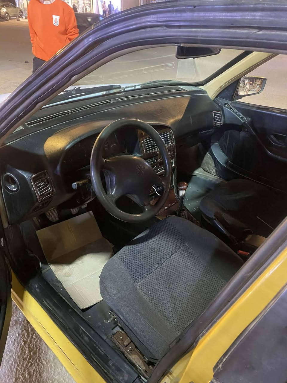 سياره بيجو مكينه وكير وباتري وتيرات وحداديه كفاله كهربائيت كله شغاله حته التبريد  مكاني بابل مركز السعر 20وبيه مجال ***********
