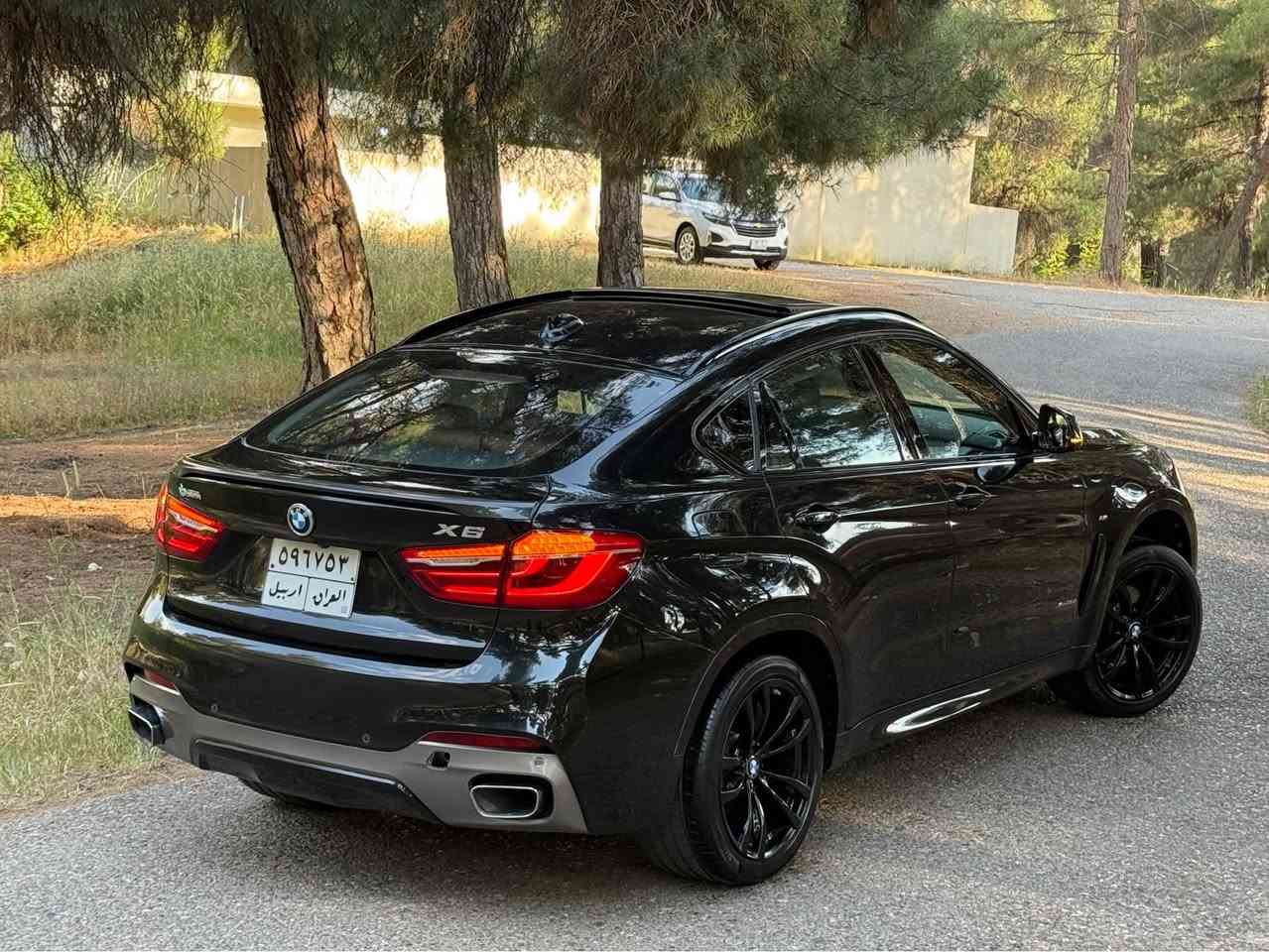 BMW 2019 X6 M Packaga 
شركة عروش كلين تايتل 
محرك v6 3.5 اكس درايڤ توين توربو
ماشيه 
198000 Km
السيارا مكفوله كفاله عامه 
مكان السيارا دهوك 
السهر 295   ومجال
للستفسار//
***********
*********** 
موصفات//
فول فول
داخل قيسي
كشنات جلد
كشنات هيتر
فول تحكمات ستيرن
كامرا
شفتات
حساسات امامي
حساسات خلفي
اوتو ستوب
بصمه
هندبريك بصمه
صندوق بصمه
تبريد قطعتين
دادشو
رادار امامي
رادار جانبي 
سلايت
بعد بيها هوايه موصفات 
و السيارا فول فول و ما بيها مصرف الف دينار دهوك, العراق

