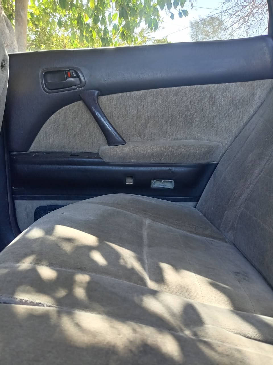 السلام عليكم للبيع كراون بطه موديل 93 رقم بغداد شرط التحويل مكينه وكير مكفوله داخلها نظيف السعر 37 وبيها مجال للاتصال *********** العنوان صلاح الدين قضاء بلد
