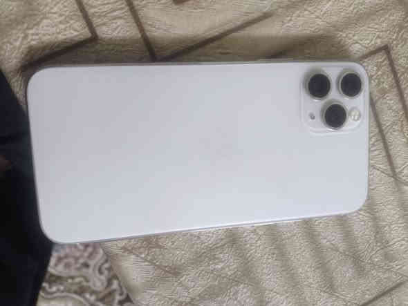 اي فون 11برو للبيع ذاكرة 64 مبدل بطارية وشاشة بلادية بالشرط السعر 250قفل  الشراي يتصل ***********
