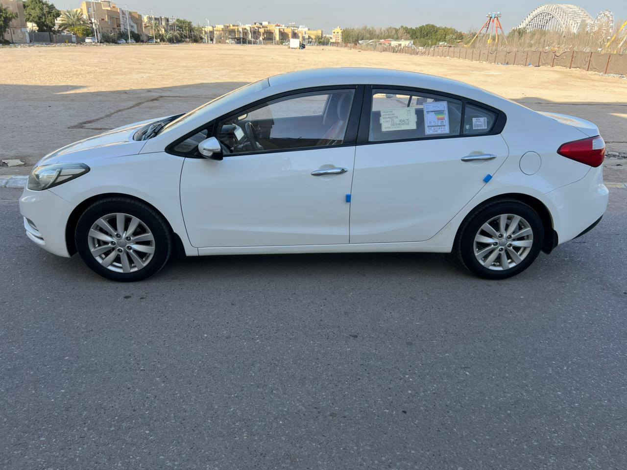 السلام عليكم 
كيا سيراتو 2016 خليجي مكفوله كفاله عامه ضربه وصبغ وتبديل وفتح وبارد رقم ذي قار تحويل سنويه جديدة موصفات نص فول محرك 1600 دوش 
محرك كير حداديه تبريد كله مكفول جاهزه مابيها اي نقص 
السعر 135  وبيها مجال الشراي يتصل وبلخدمه
*********** مكان السيارة ناصريه مركز
