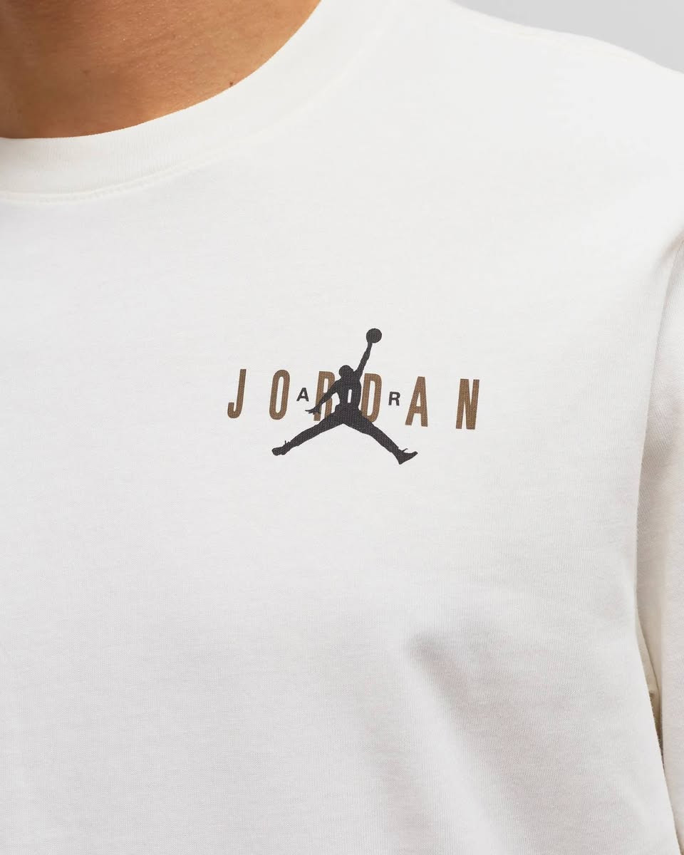 تحفة من جوردن 🔥💣 
قياس L
للطلب والاستفسار مراسلة البيج 
اصلي لا نتعامل بالكوبي 
نضافة 💯💯🥇 
يتوفر توصيل من شمال إلى جنوب العراق 
#جوردن #اكسبلور


**إذا كنت صاحب هذا الإعلان وتريد حذفه لأي سبب، رجاءا أرسل رسالة إلى الدعم الفني**