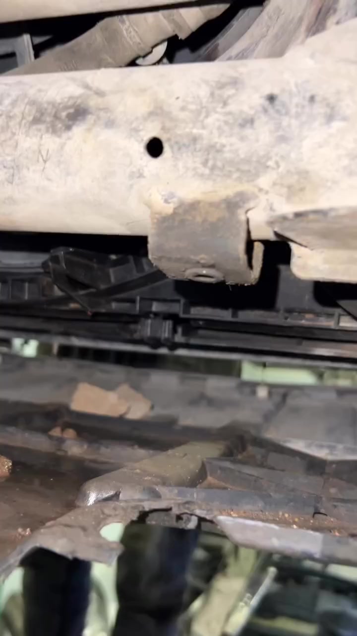 #حماوة
Jaguar Xe 2018
انتبه من العدو القاتل للمحرك وهو تسريب سائل التبريد 
 مثل ماوضح أمامكم 
Service.Car
كرادة  المسبح اول فرع بعد كراج 2000  شارع مجمّع الشركات مقابل شركة نيسان
Service.car
*********** ***********
