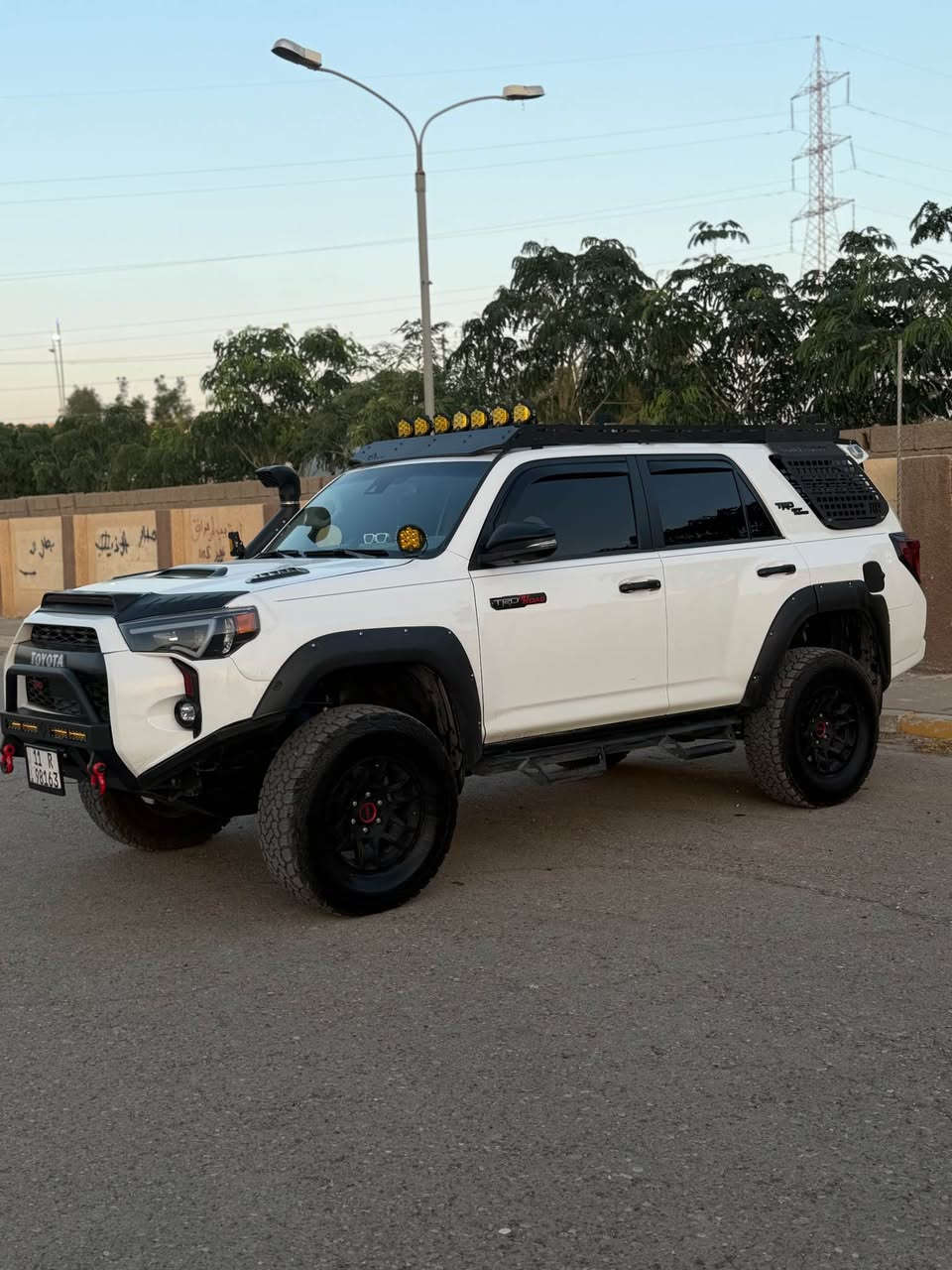 السلام عليكم 
تويوتا فورنر 
TRD OFF ROAD 
2023 
لون ابيض

سياره مزوده ومعدله على اخر حباية 
تريد بس واحد يركب ويكشخ 
سياره جاهزه وما ناقصها شي الحمد لله 

اي استفسار اتصل على رقم *********** سامراء, صلاح الدين
