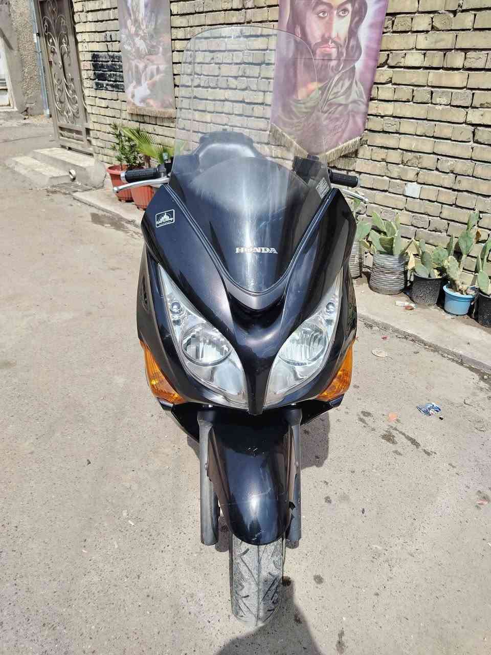 السلام عليكم
دراجة سلفر ٤٠٠ 
للبيع السعر ١٥ ورقه وبيها مجال 
***********
