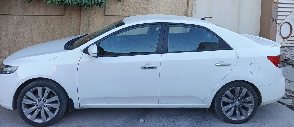 السلام عليكم مكلف بلنشر لتواصل ***********
سيراتو 2013 بيع فقط 
مكينة دوش كير شرط 
ضررها تعديل ع البارد وتعديل ع الحار بداير بابواب الخلف
بدون دواخل
