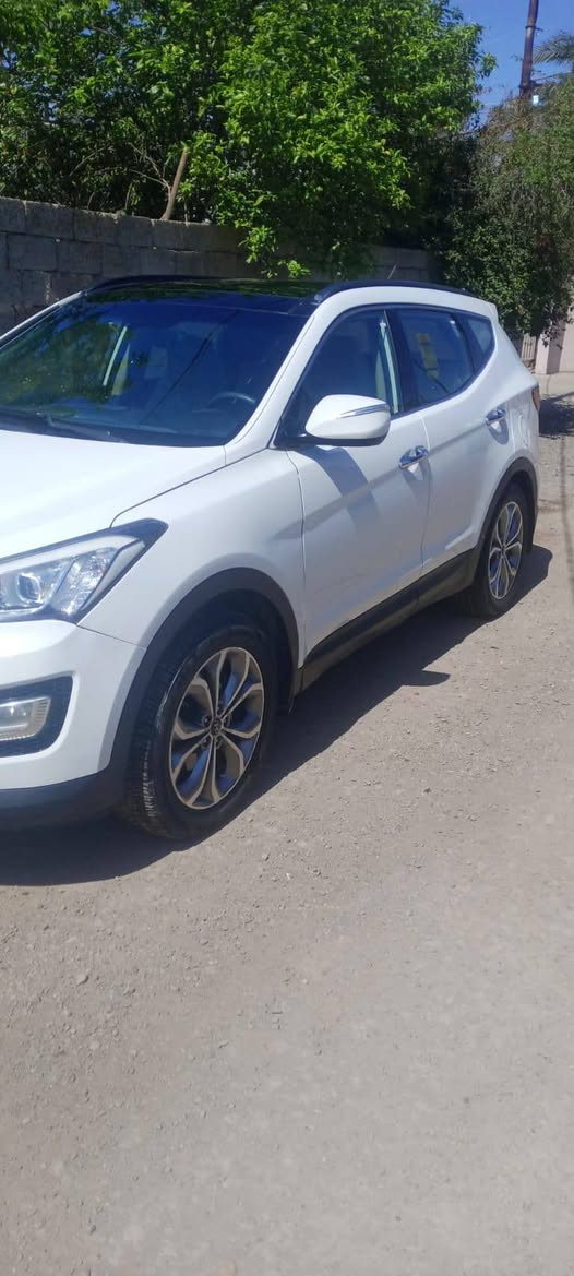 سنتافي موديل ٢٠١٣ خليجي 
محرك ٤ سلندر دوش 
السياره فول عدا البصمه 
السياره جاهزه 
تخم تاير 
تبريد 
صدر
بيها قطعتين صبغ 
السعر ١٤٥ وبيها مجال بسيط 
مكاني بغداد الغزاليه 
***********
