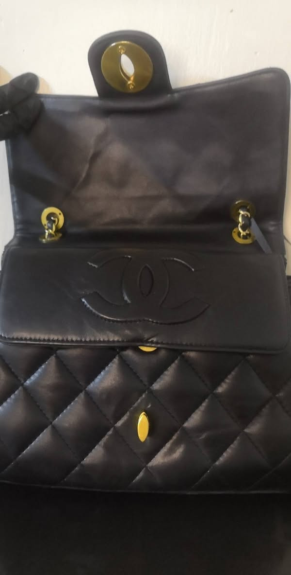 شانيل اصليه باله كامل ختومات وكود السعر ٥٠ الف مع التوصيل


**إذا كنت صاحب هذا الإعلان وتريد حذفه لأي سبب، رجاءا أرسل رسالة إلى الدعم الفني**