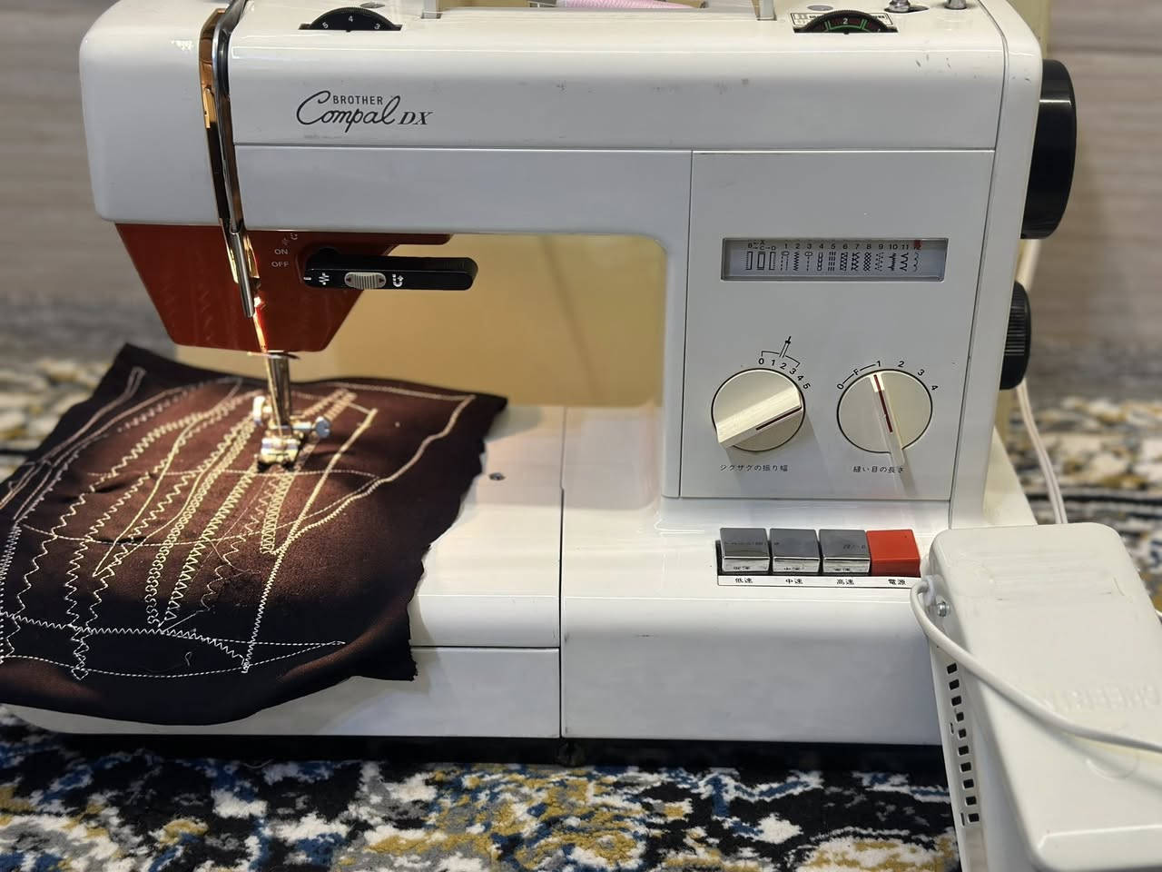 ماكينة برازَر كومبال بالة ياباني نظيفة جداً وبدون أي عيب ✨
تشتغل 14 نقش مع أوفر وفتحة عروة، درزة مستقيمة، وصوتها هادئ 👌
مع جنطتها الأصلية

السعر 100 ألف وقابل لتخفيض بسيط
متوفرة في اربیل  ويوجد توصيل �


**إذا كنت صاحب هذا الإعلان وتريد حذفه لأي سبب، رجاءا أرسل رسالة إلى الدعم الفني**