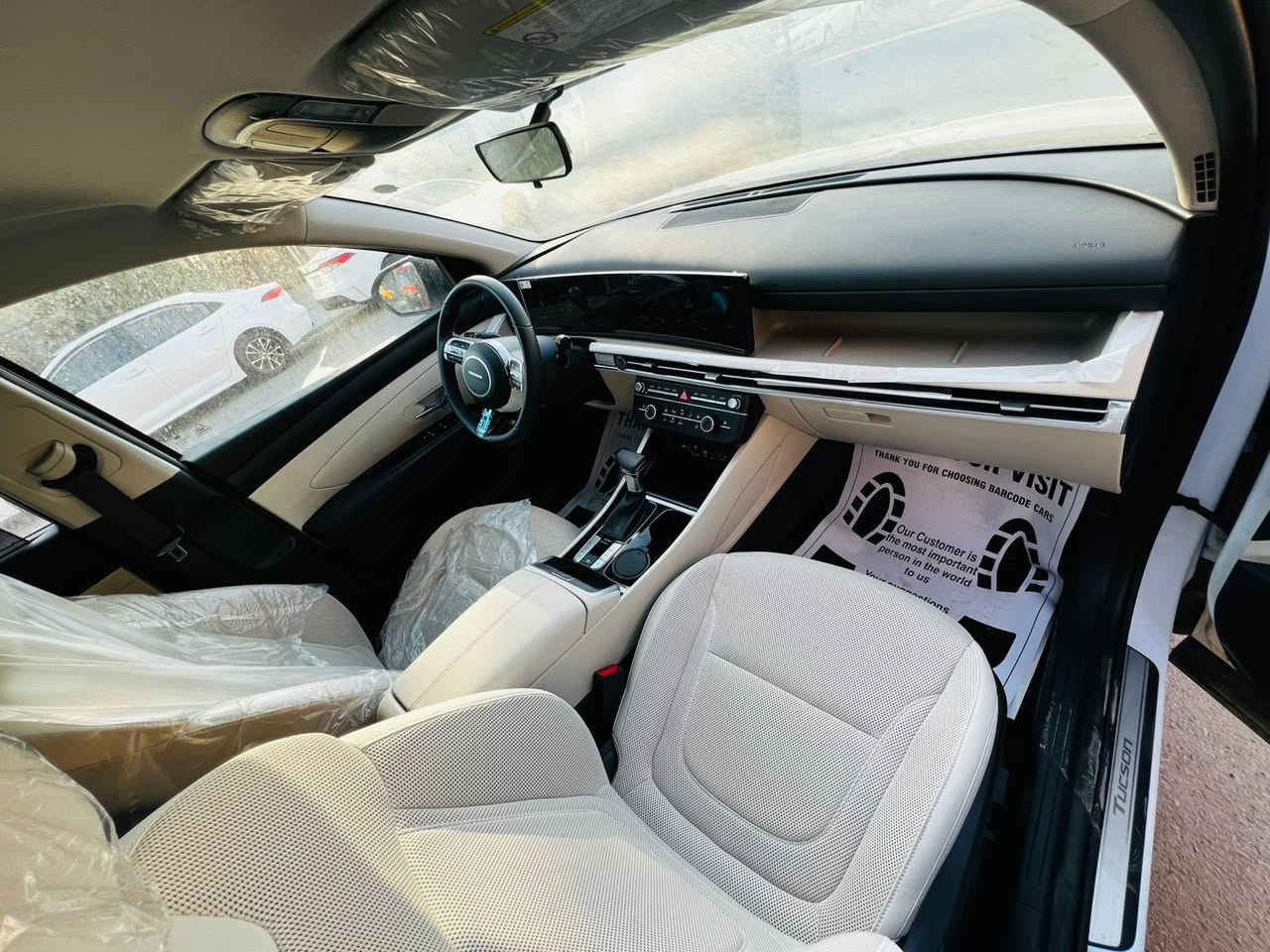 السلام عليكم
توسان 2025 صفر كليو متر زيرو

مواصفات

- بصمة

- تشغيل عن بعد

- جنطة كهرباء

- شاشة متصلة

- كراسي كهرباء + تبريد

-بعد هواي مواصفات ما ذكرتهن

السعر /227 ورقة فقط

مرقم كامل بغداد تستلم حتى اجور التحويل عليه مدفوعة 

ملاحظة سعرها بالمعارض 235 ماعدا الدلالية واجور التحويل
العنوان بغداد حي الإعلام 
                                                         رقم الفون ***********

***********
