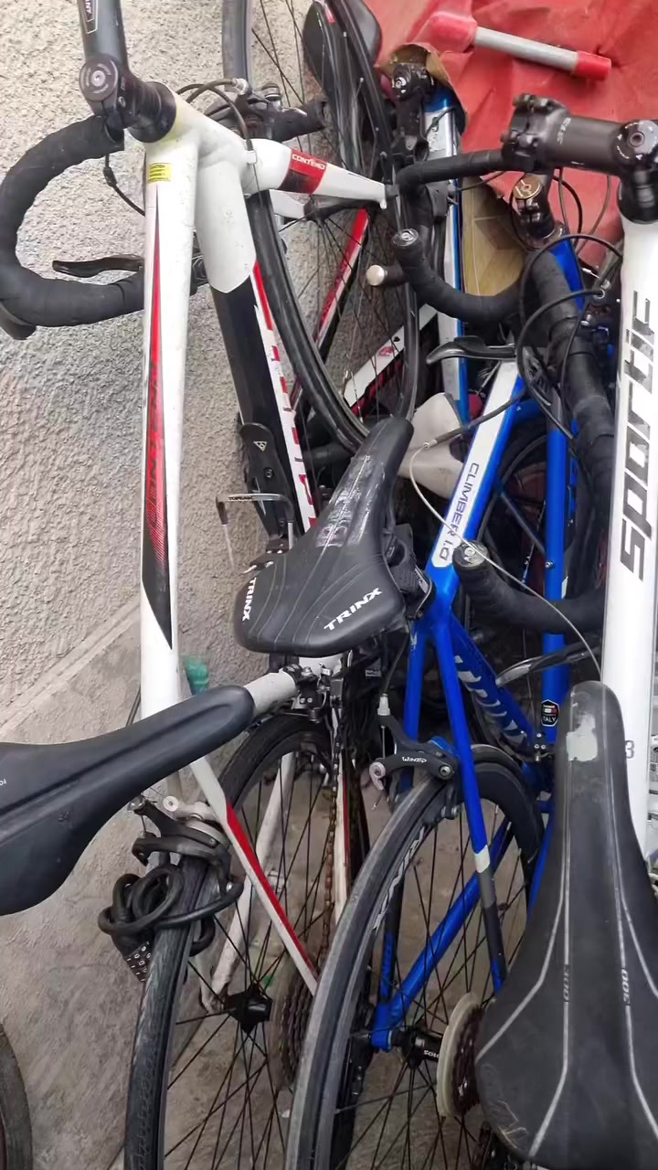 السلام عليكم
دراجات رود كلهن ماركات 10 قطع

وضع حاوية مجاهز 

للبيع جملة _مفرد 

***********
