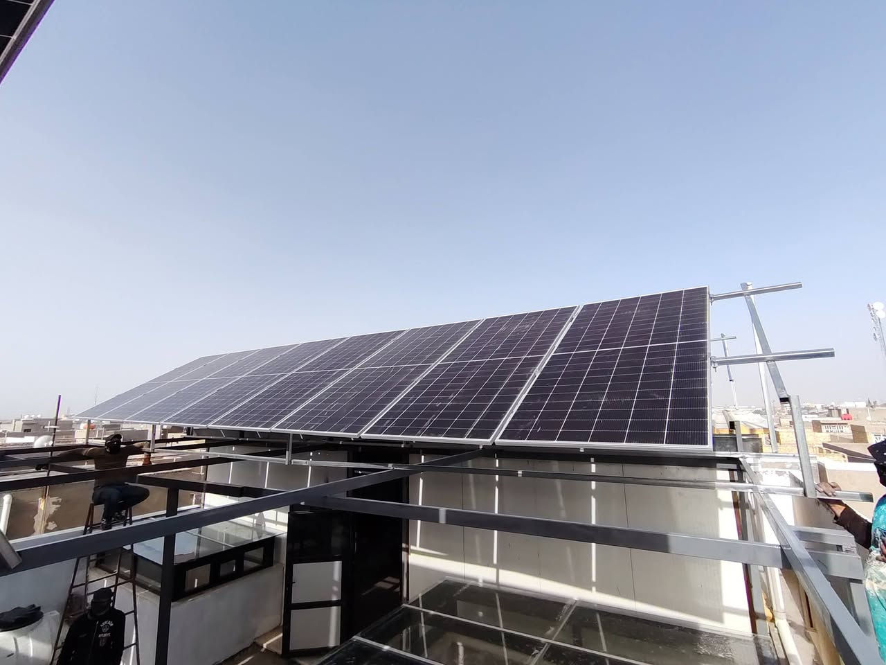 لا تتردد باقتناء منضومه الطاقه الشمسيه 
استثمارك الأفضل 🧠🗣️
تم الانتهاء من تجهيز وتنصيب منضومه طاقه شمسيه في حي الجامعة بمقدار 
60A نهاري و 60A ليلي لمده 4ساعه 
بالاعتماد على 
1-  انفيرتر 10kw ip66 ضمان 5سنه 
2- بطاريه 15.5kw ضمان 5 سنه 
3- ألواح لونجي 620w ضمان 15سنه 
ملاحظة / نحن لسنا الوحيدون لكن نحرص على اقتنائك أفضل منضومه طاقه شمسيه 

للحجز و الاستفسار تواصل واتساب
قسم الصيانه/ ***********
قسم المبيعات / ***********
