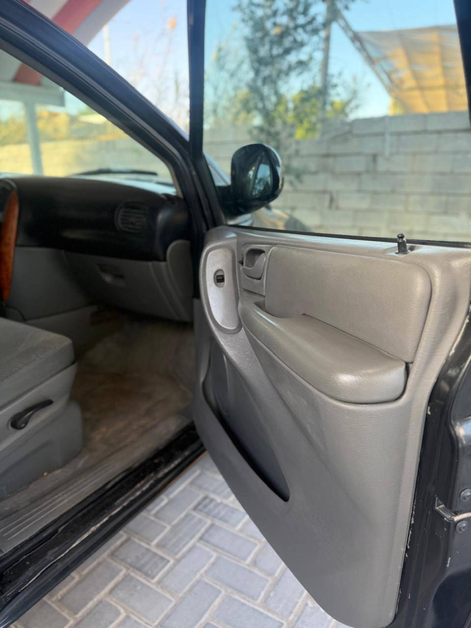 السلام عليكم دوج كراند كرفان 2007 سيارة نضيفة جدا كلين بدون حادث بيها مكانات صبغ مكفولة من الضربة والتبديل فول مواصفات بيبان كهرباء جنطة كهرباء كشنات بلع محرك 6 سلندر 3300 جاهزة مكينة تبريد تخم تاير فقط كير كايم السعر 55 العنوان البصرة المعقل رقم الهاتف *********** البصرة, العراق
