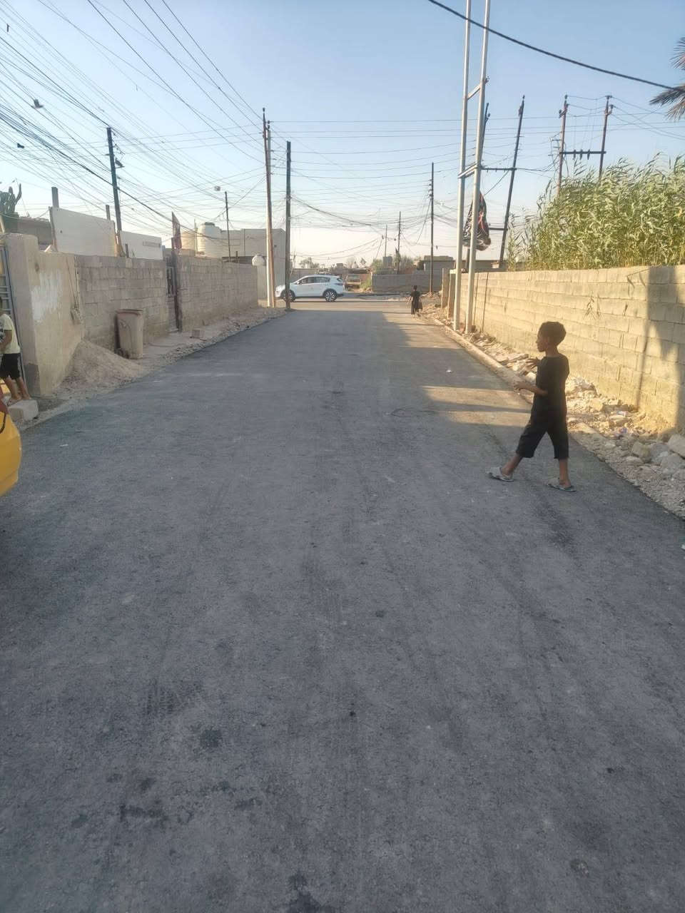 السلام عليكم بيت لل بيع مكاني بوب الشام يبعد عن الشارع 50 متر البيت يحتوي علة 2 غرف نوم  + صالي جبيرة
+حمام + مرافق صحية+ مطبخ + البيت مساحتة 200 تبليط جديد مصالة اسبوع مي ابابك كهرباء ابابك السعر 25 بي مجال تواصل عل الرقم التالي ***********. لل توضيح اني صاحب البيت 
السلام عليكم بيت لل بيع مكاني بوب الشام يبعد عن الشارع 50 متر البيت يحتوي علة 2 غرف نوم  + صالي جبيرة
