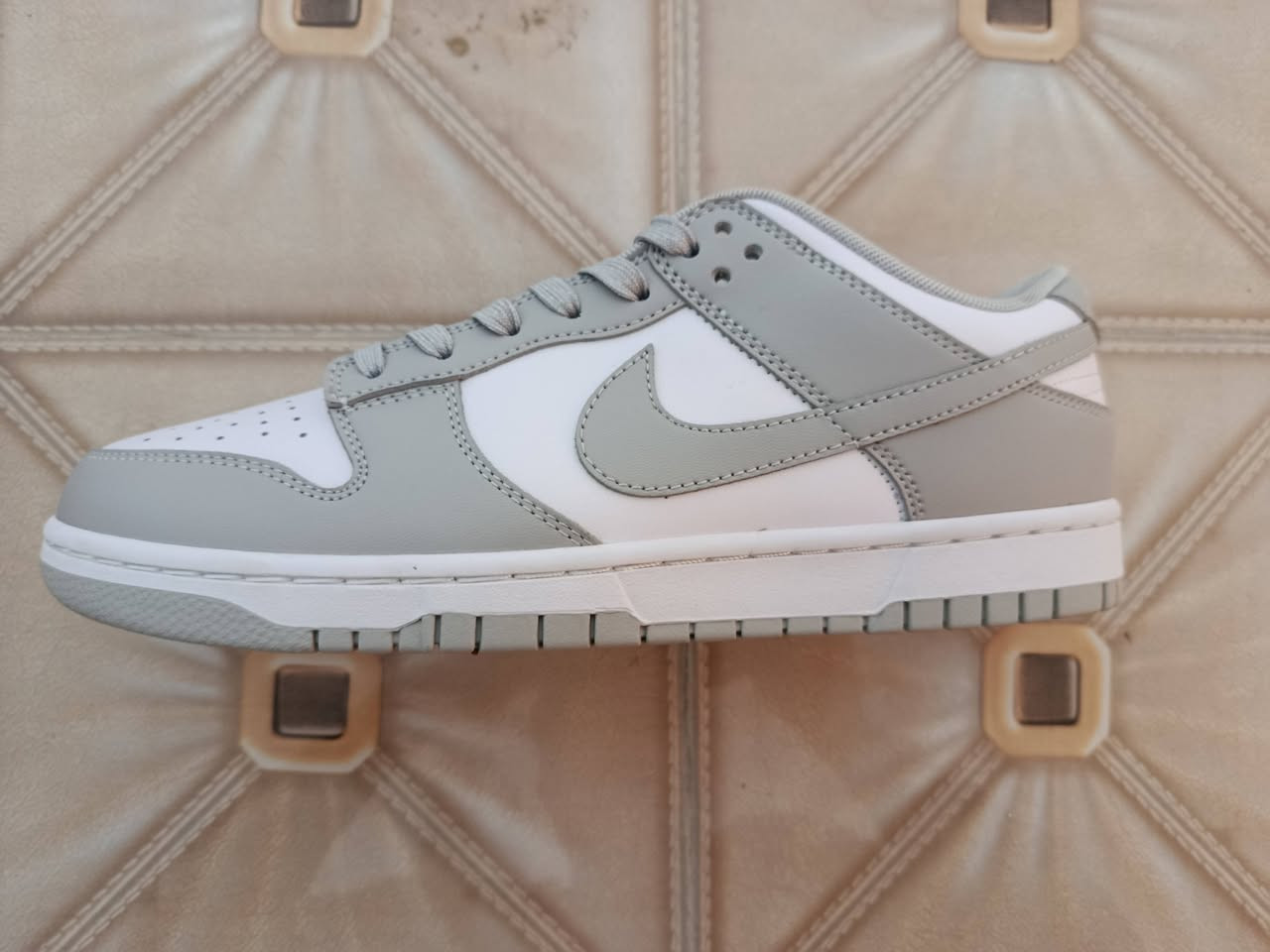 حذاء نايكي للبيع صنع فيتنامي قياس 44 ويلبس 45 هم لون ابيض ورصاصي بعده بالجيس السعر 70 الف توصيل داخل فقط
للتواصل رقمي *********** بي وتساب
