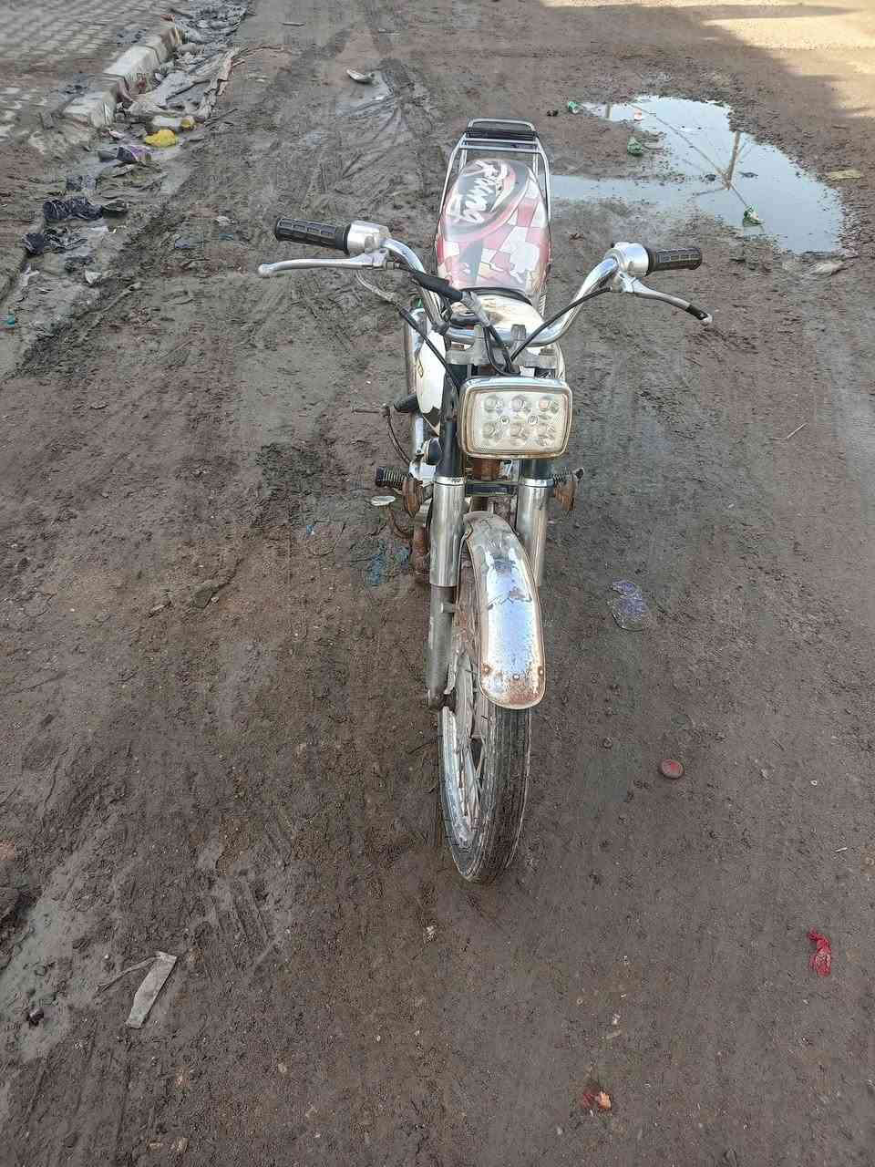 دراجه نضيفه مكينه نامه شلامجه لبيع مكان بصره معقل قرب تجاري سعر 265 وبيه مجال حك جيه  ***********
