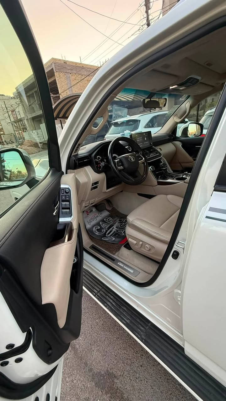 السلام عليكم
لاند كروز
موديل 2022
فئه GXR ساز
ماشيه 53،000
سياره كلش جديده كلين
لاتصال فقط ***********
