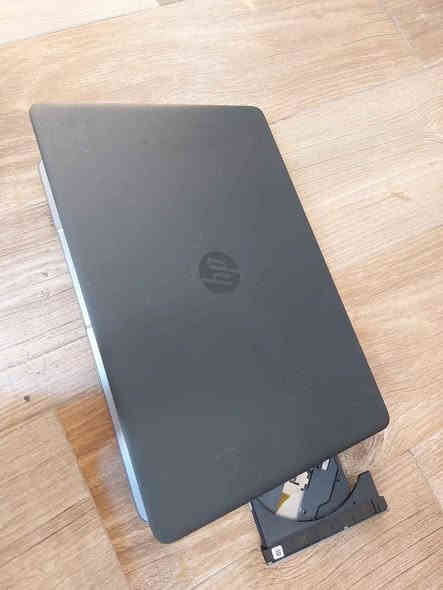 لابتوب رخيص مناسب للدراسة والاعمال المكتبية شاشة كبيرة 
    Hp 650 جيل رابع 
السعر 145 الف مع التوصيل 
مناسب جدا للدراسة والبرامج المكتبية والطباعة والتصفح والتواصل الاجتماعي 
 للتواصل *********** واتساب 
……………………
المعالج Core i5 جيل رابع 
ذاكرة الوصول العشوائي (الرام) 8GB 
 التخزين( الهارد) 256GB SSD 
كارت شاشة انتل داخلي  4GB 
 مقاس الشاشة كبير 15.6 انج
مشغل أقراص 💿 📀 
كيبورد  عربي انكليزي FULL K.B 
………………………………… بغداد
