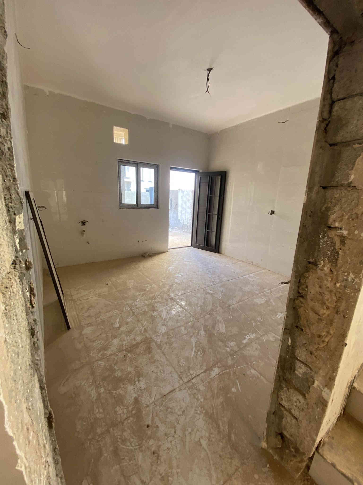 دار للبيع اقساط 
((((عرررررض مميز))))
 في مجمع الناصر السكني في تكريت📍
———————————————
مقدمة (35 مليون فقط)
قسط شهري (700 الف دينار)
ولمدة 6 سنوات ونصف
قسط سنوي لمرة واحدة 
(6ملايين دينار )
استلام دار ( 25 مليون دينار)
السعر الكلي 145 مليون
————————————-
مساحة الدار 200 م
مساحة البناء 170 م
اربع غرف نوم
صالة داخلية
استقبال
مطبخ
صحيات عدد 3
حديقة
كراج
الدار قيد الانشاء 
مدة تسليم الدار 6 اشهر
———————————————
للاستفسار الاتصال ☎️
***********
——————————
او مراجعة مكتب الديوان العربي حي الضباط نهاية شارع المعارض
