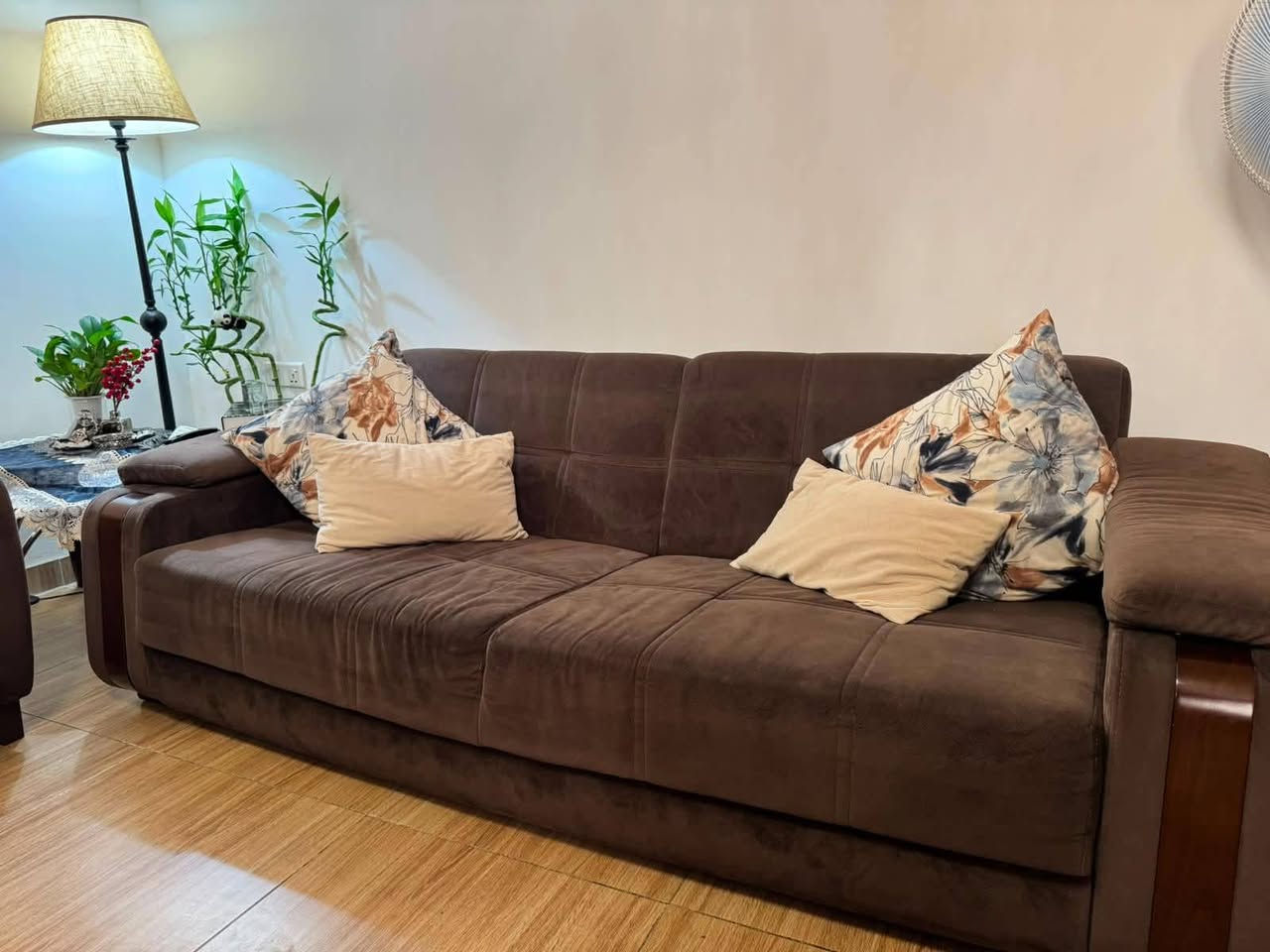 🛋️ تخم قنفات تركي ثقيل الوزن، مستخدم استعمال نظيف جداً.

✅ يتكون من 10 مقاعد
✅ يحتوي على مخزن داخل جميع القنفات
✅ يتحول إلى سرير (باستثناء الكراسي المفردة)
✅ بحالة جيده وجاهز للاستخدام

💰 السعر: 750,000 دينار عراقي

📍 العنوان: بغداد – حي الجامعة

📞 للتواصل: ***********
