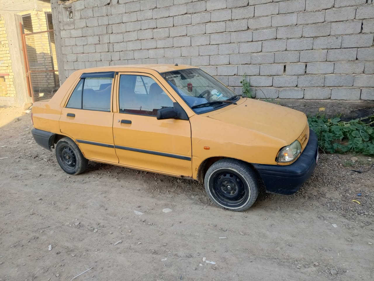السلام عليكم
سايبه مديل 15 مشروع وطني 
سياره جهازه كبل لشارع مكينه جديده ستوها مشدوده بيها طابوكه وكور كير جديد 
حدايه لسياره ٨٠ ب١٠٠
ضربه سياره مابيها بس خيسات موضحه بصوره شواصي سليمه سياره مصفره غرمات بس مطلوبه هيه ١٥٠ الف 
السعر 26 ورقه 
بيها سياره ملاحضات وترتيبات بصيطه 
***********
بيع عقد مروري وتحويل بسمك مباشر
