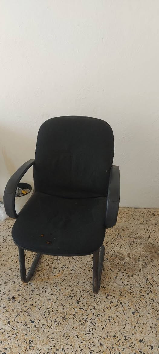اغراض عيادة للبيع الاتصال على الرقم ***********
